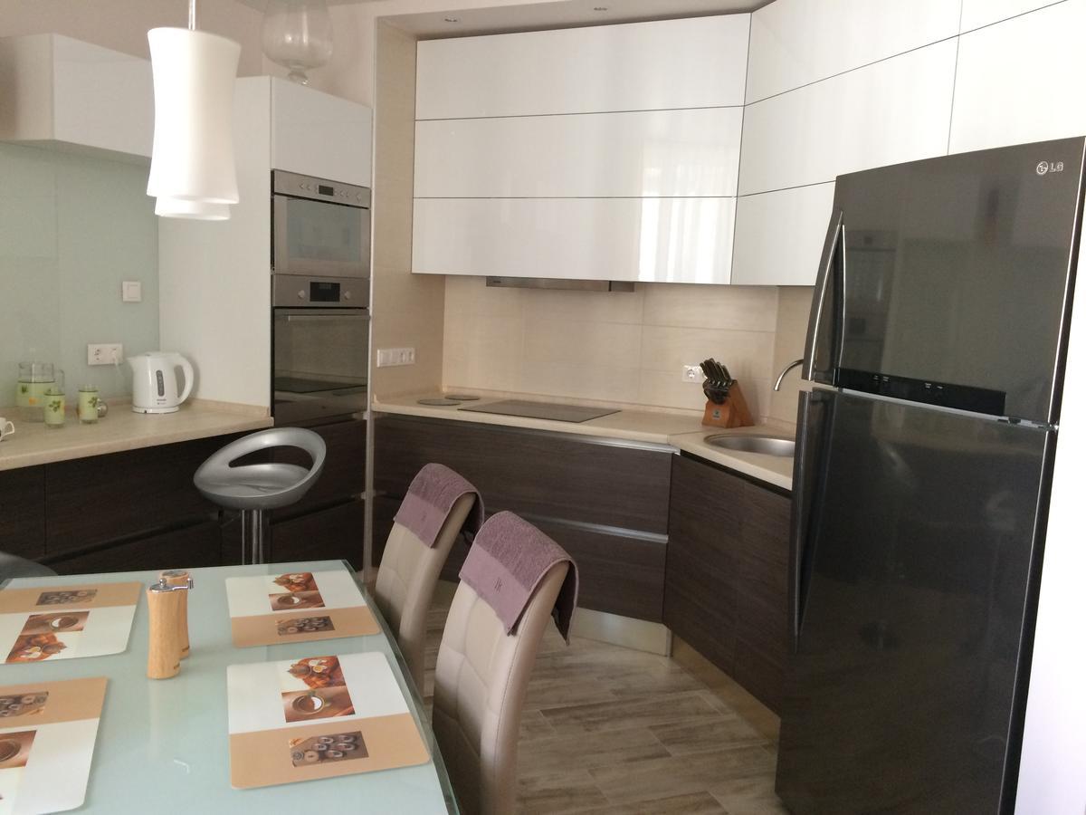 Apartments "Pleasure" Kiev Bagian luar foto