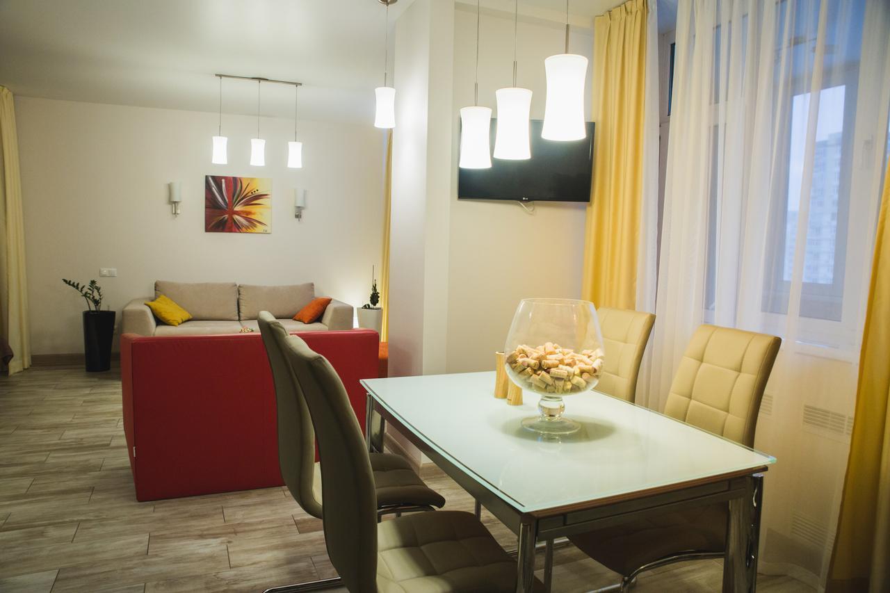 Apartments "Pleasure" Kiev Bagian luar foto